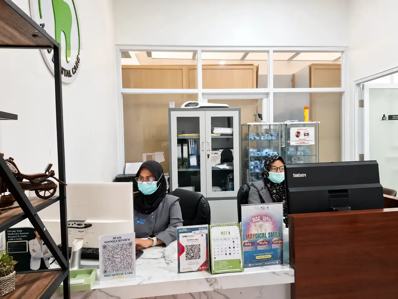 Resepsionis & Pelayanan Ramah